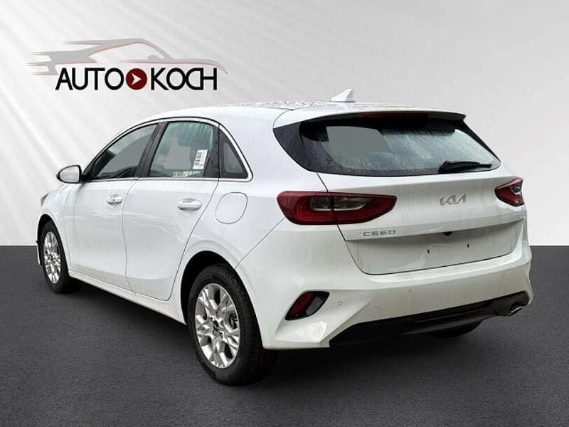Gebraucht Kia Ceed 101 PS (74 kW) 2025 Weiß Kleinwagen