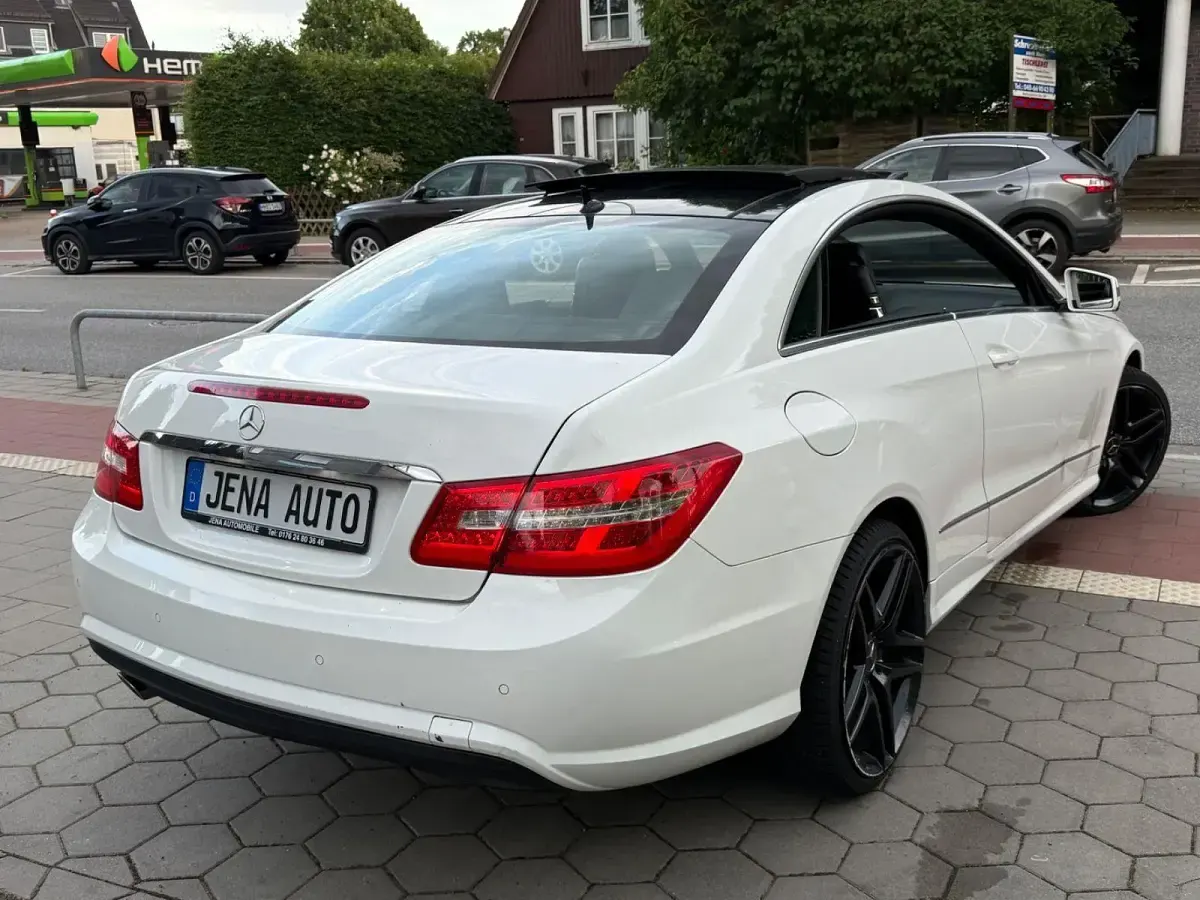 Gebraucht Mercedes E200 AMG line 184 PS (135 kW) 2012 Weiß Coupé
