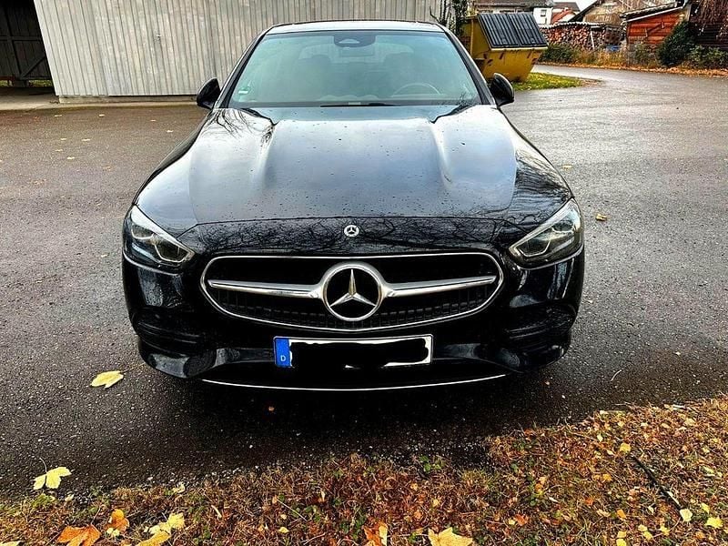 Schwarz Gebraucht 2022 Mercedes C200 Avantgarde Limousine | 31.000 € (Superpreis) - Bild 1/4
