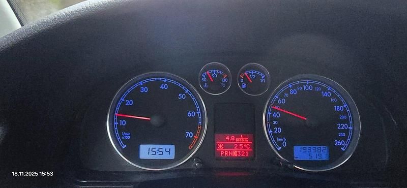 Gebraucht VW Passat 115 PS (84 kW) 2002 Grau Limousine