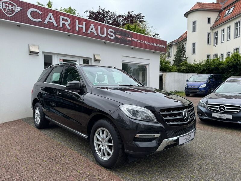 Obsidianschwarz metalliclack Gebraucht 2015 Mercedes ML250 SUV | 30.980 € - Bild 1/4