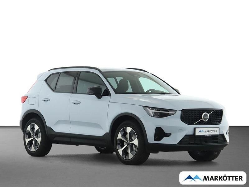 Neu Volvo XC40 Plus 163 PS (119 kW) 2025 Blau SUV