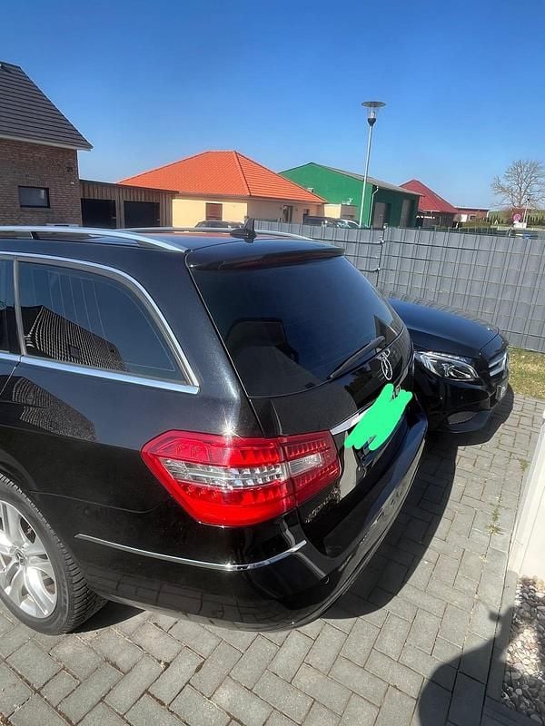 Gebraucht Mercedes E200 136 PS (100 kW) 2011 Schwarz Kombi