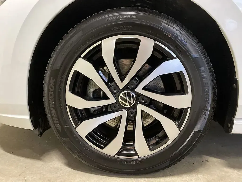 Gebraucht VW Golf VIII Active 150 PS (110 kW) 2022 Weiß Limousine