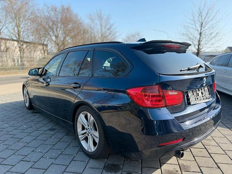 Gebraucht BMW 320 Sport Line 184 PS (135 kW) 2013 Blau Kombi