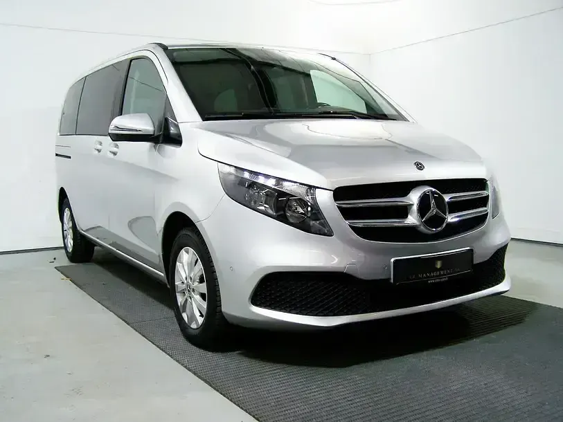 Gebraucht Mercedes V220 163 PS (119 kW) 2019 Silber Van / Kleinbus