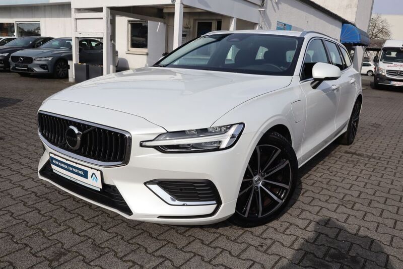 Crystal white pearl Gebraucht 2023 Volvo V60 Core Kombi | 35.980 € (Guter Preis) - Bild 1/2