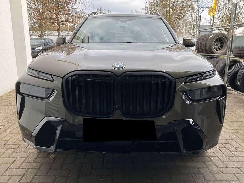 Grün Gebraucht 2024 BMW X7 M Sport SUV | 70.555 € - Bild 1/4