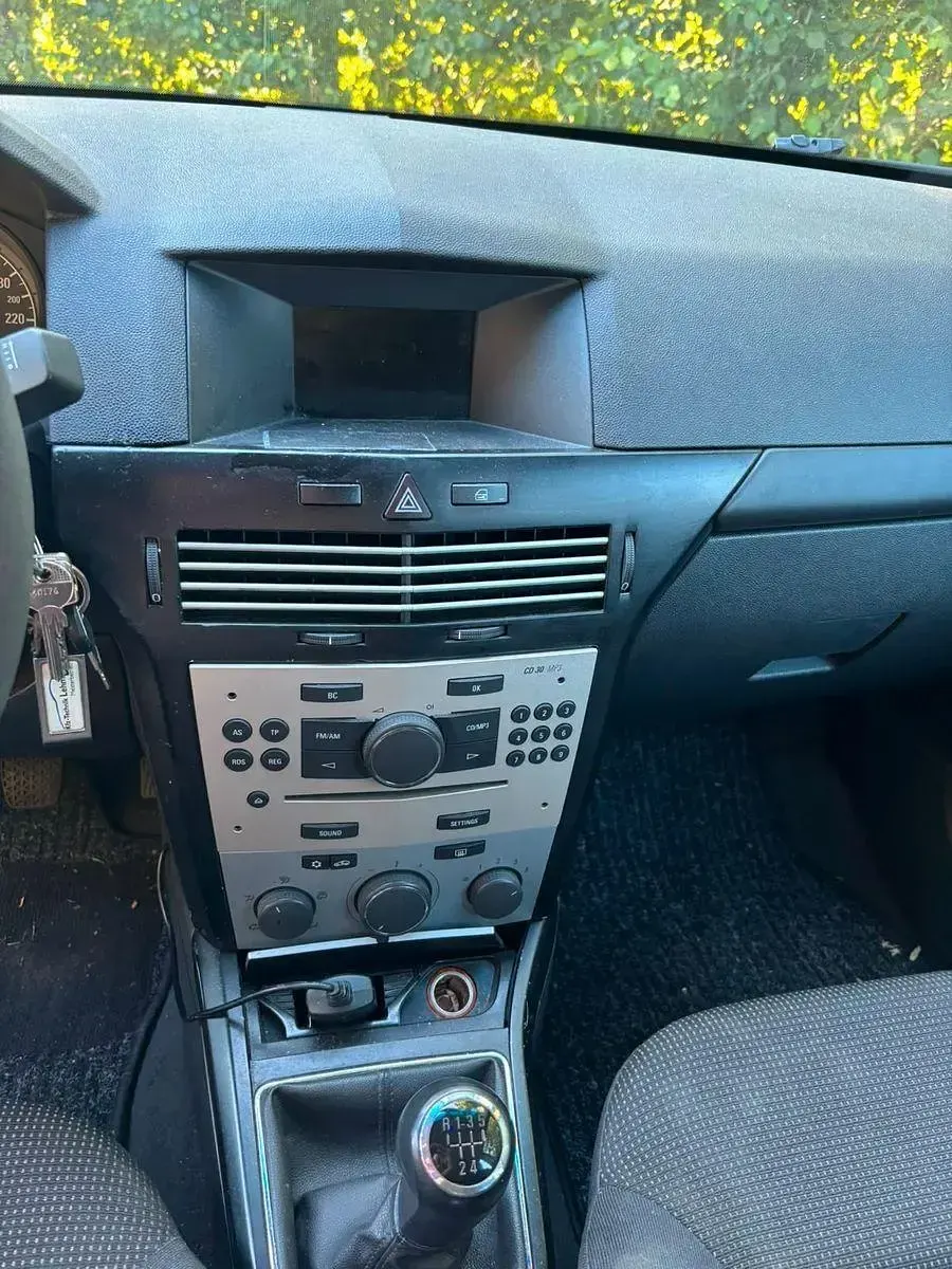 Gebraucht Opel Astra 101 PS (74 kW) 2010 Weiß Kombi
