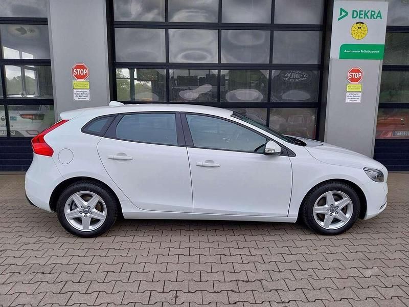 Gebraucht Volvo V40 You! 120 PS (88 kW) 2014 Ice white Kombi
