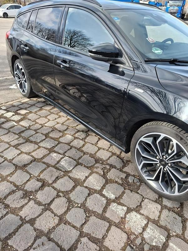 Gebraucht Ford Focus ST-Line 150 PS (110 kW) 2019 Schwarz Kombi