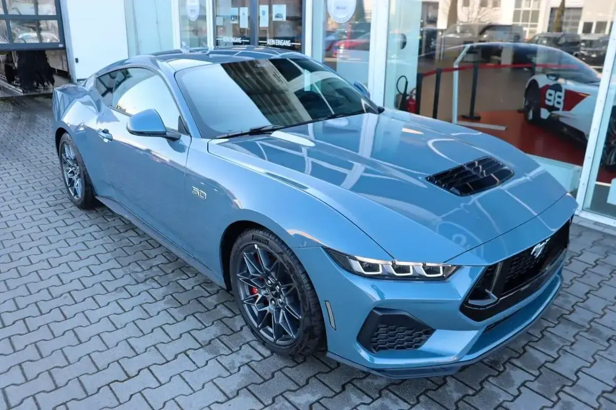 Neu Ford Mustang GT Fastback 446 PS (328 kW) 2026 Grabberblue metallic Coupé
