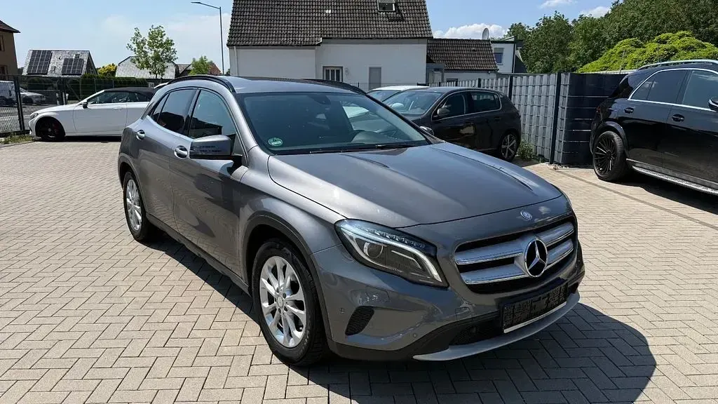 Gebraucht Mercedes GLA200 Style 136 PS (100 kW) 2014 Grau SUV