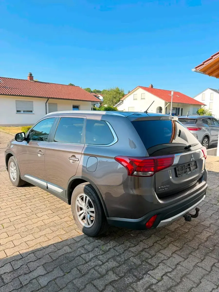 Gebraucht Mitsubishi Outlander Edition 150 PS (110 kW) 2016 Andere farben SUV