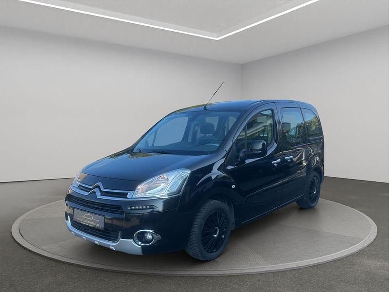 Schwarz Gebraucht 2015 Citroën Berlingo SELECTION Van / Kleinbus | 9.499 € (Fairer Preis) - Bild 1/4