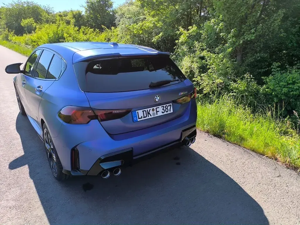 Używany BMW M135 Performance 300 KM (220 kW) 2025 Niebieski Hatchback