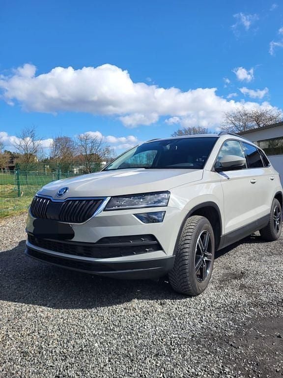 Grau Gebraucht 2019 Skoda Karoq Style SUV | 17.650 € (Superpreis) - Bild 1/4