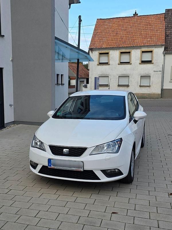 Weiß Gebraucht 2015 Seat Ibiza Sun Kleinwagen | 6.200 € (Superpreis) - Bild 1/4