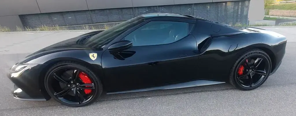 Second-hand Ferrari 296 829 CP (609 kW) 2024 Negru Coupe