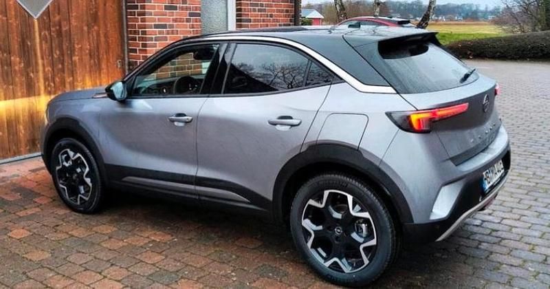 Silber Gebraucht 2023 Opel Mokka-e Ultimate SUV | 22.499 € (Etwas zu teuer) - Bild 1/4