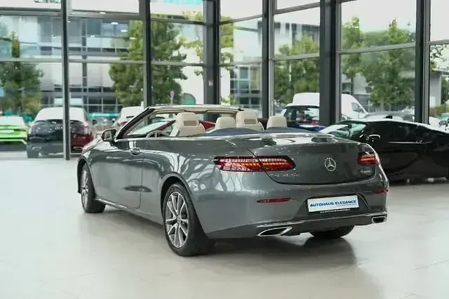 Gebraucht Mercedes E400 Avantgarde 330 PS (242 kW) 2020 Grau Cabrio