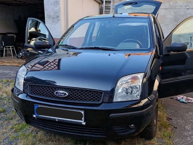 Schwarz Gebraucht 2003 Ford Fusion Ambiente Limousine | 2.600 € (Fairer Preis) - Bild 1/4