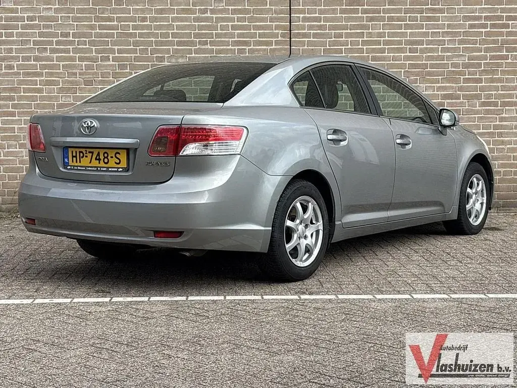 Gebraucht Toyota Avensis Comfort 126 PS (92 kW) 2009 Grün Limousine