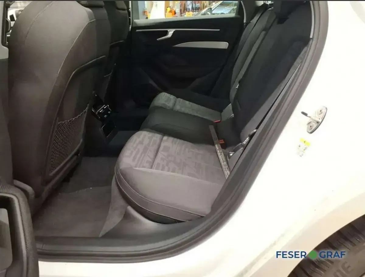 Gebraucht Audi A6 Sport 204 PS (150 kW) 2025 Gletscherweiß Kombi