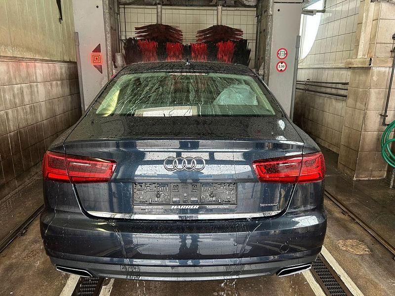 Gebraucht Audi A6 218 PS (160 kW) 2015 Blau Limousine