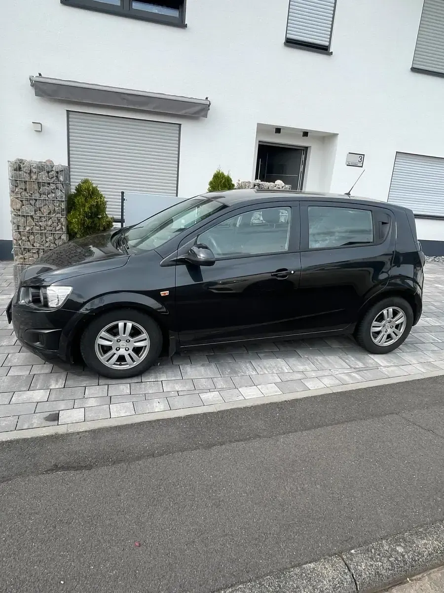 Gebraucht Chevrolet Aveo 86 PS (63 kW) 2012 Schwarz Kleinwagen