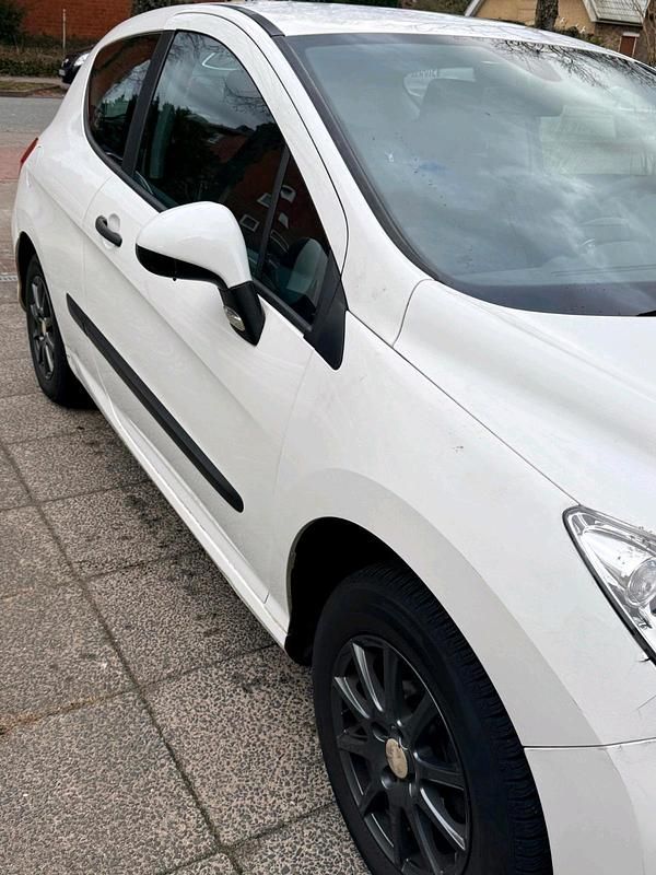 Gebraucht Peugeot 308 95 PS (69 kW) 2010 Weiß Kleinwagen