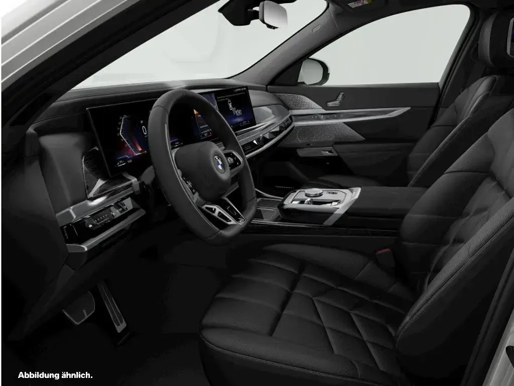 Gebraucht BMW 750e Comfort Edition 489 PS (359 kW) 2025 Mineralweiß metallic Limousine