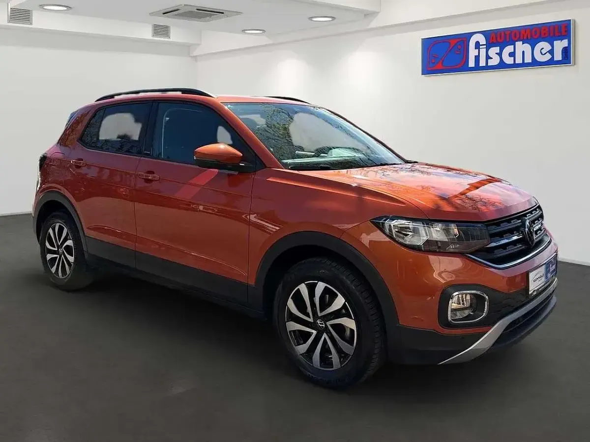 Gebraucht VW T-Cross Active 110 PS (80 kW) 2023 Energetic orange metallic (metallic) SUV