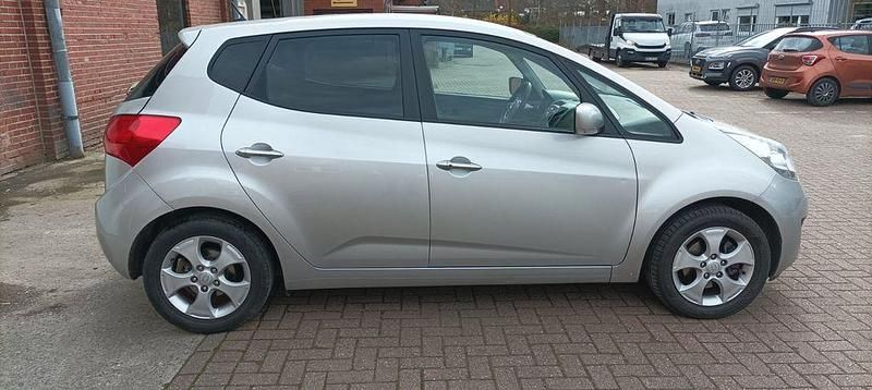 Gebraucht Kia Venga 125 PS (91 kW) 2013 Silber Kleinwagen
