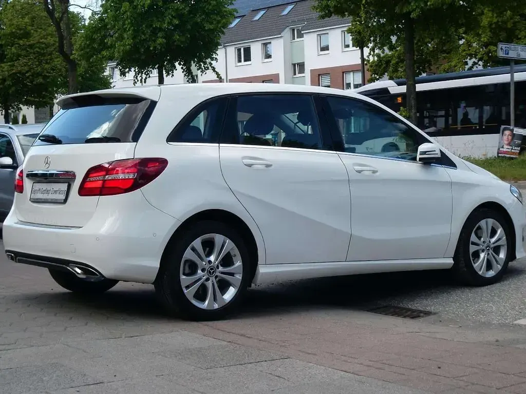 Gebraucht Mercedes B220 184 PS (135 kW) 2019 Weiß Kleinwagen