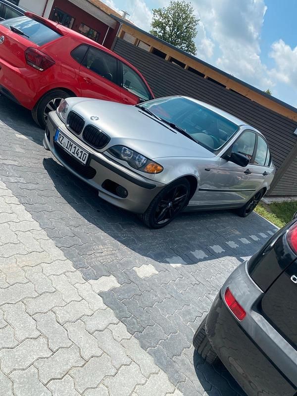Grau Gebraucht 2003 BMW 316 Limousine | 2.899 € - Bild 1/4