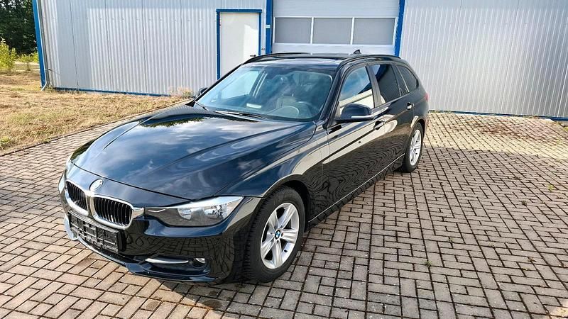 Schwarz Gebraucht 2013 BMW 316 Comfort Edition Kombi | 5.600 € (Fairer Preis) - Bild 1/4