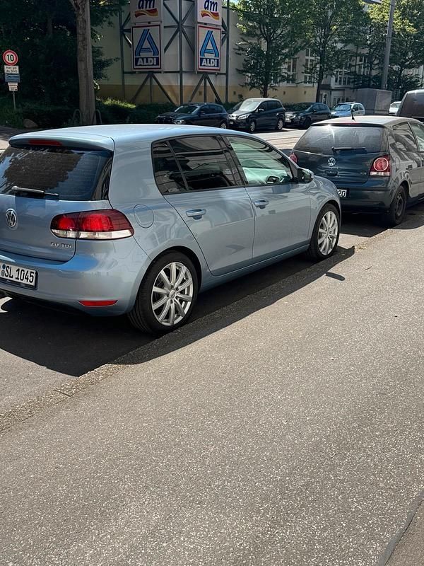 Blau Gebraucht 2009 VW Golf VI Kleinwagen | 6.500 € (Etwas zu teuer) - Bild 1/4