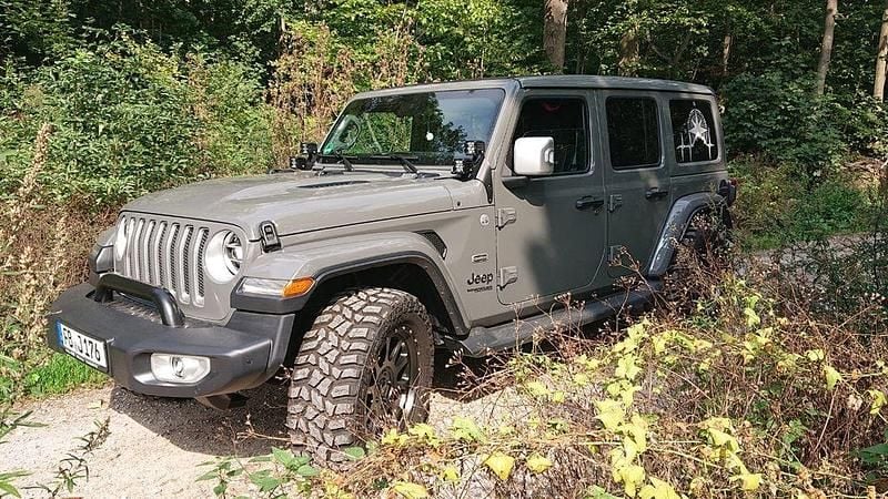 Grau Gebraucht 2020 Jeep Wrangler Sahara SUV | 49.900 € (Fairer Preis) - Bild 1/4