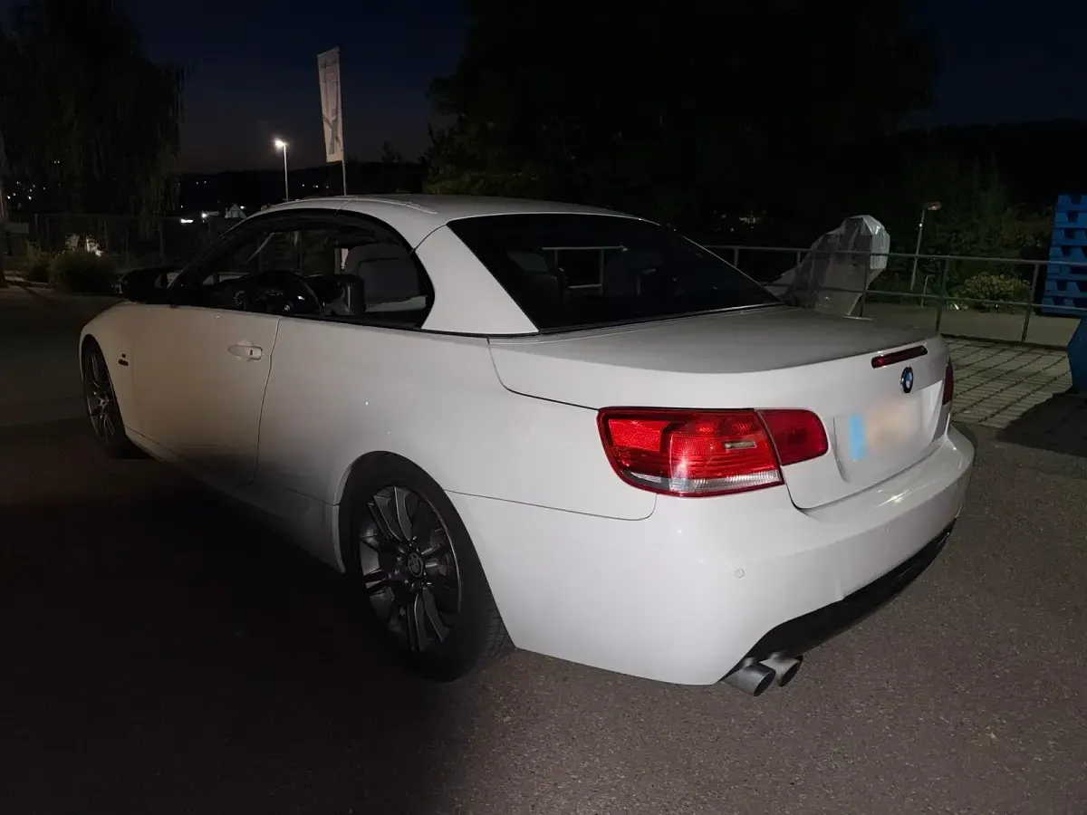 Gebraucht BMW 330 Cabriolet 245 PS (180 kW) 2010 Weiß Cabrio
