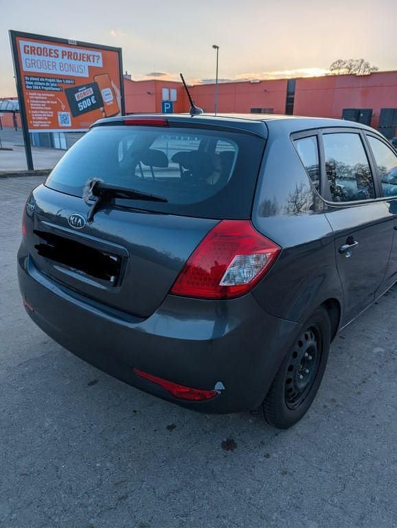 Gebraucht Kia Ceed Vision 90 PS (66 kW) 2011 Grau Kleinwagen