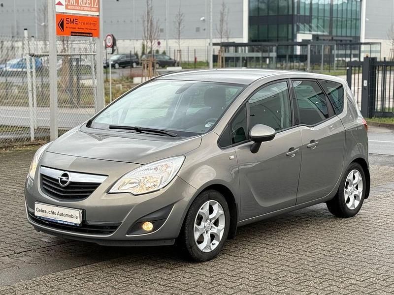 Braun Gebraucht 2011 Opel Meriva Design Edition Van / Kleinbus | 5.999 € (Fairer Preis) - Bild 1/4