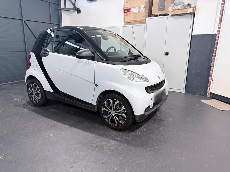 Gebraucht Smart ForTwo Coupé 61 PS (44 kW) 2010 Weiß Coupé