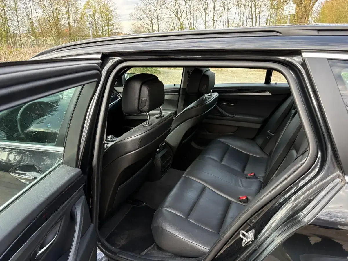 Gebraucht BMW 520 184 PS (135 kW) 2012 Schwarz Kombi