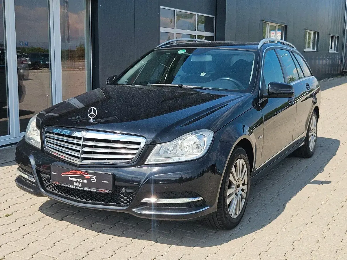 Gebraucht Mercedes C180 156 PS (114 kW) 2012 Schwarz Kombi