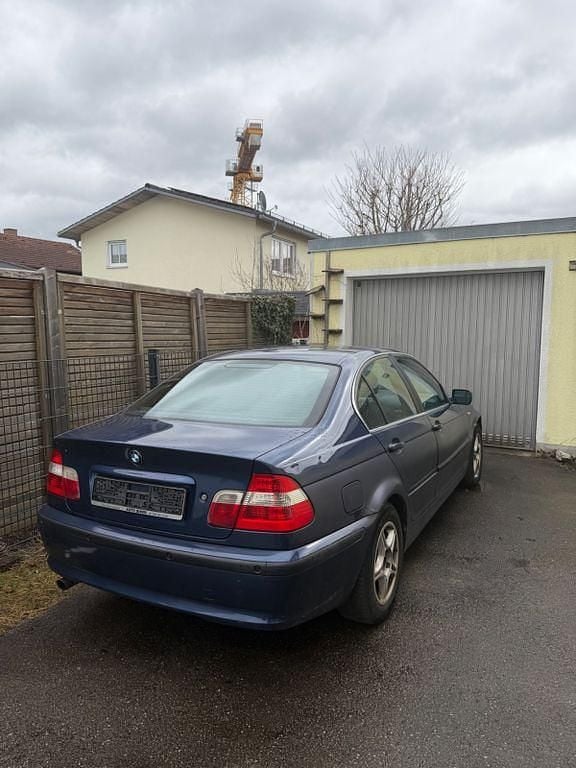 Gebraucht BMW 318 143 PS (105 kW) 2004 Blau Limousine