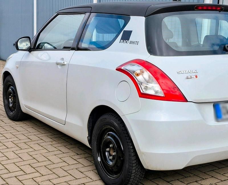 Gebraucht Suzuki Swift 94 PS (69 kW) 2012 Weiß Kleinwagen