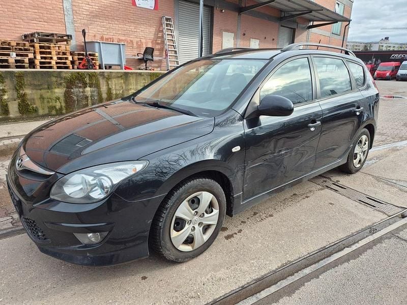 Gebraucht Hyundai i30 Comfort 109 PS (80 kW) 2010 Schwarz Kombi