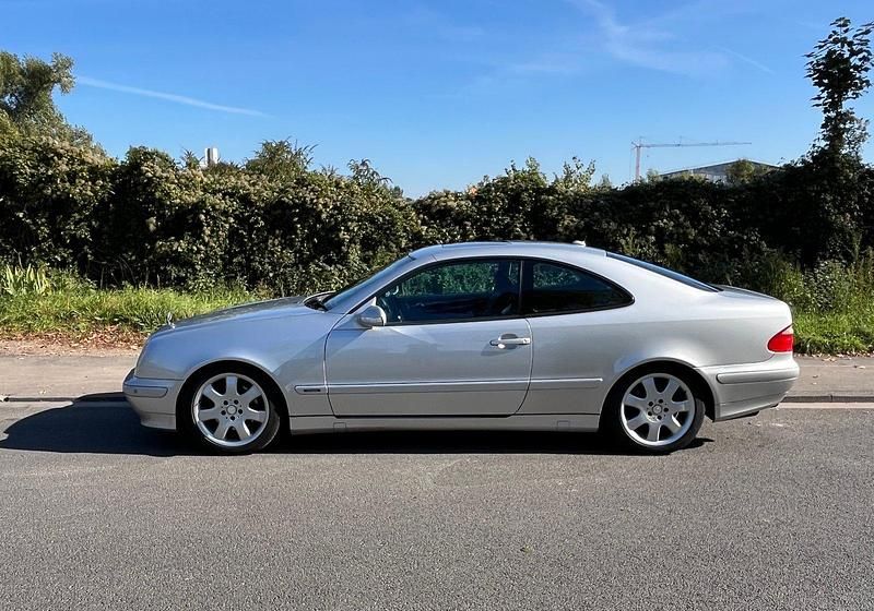Silber Gebraucht 2001 Mercedes CLK320 Coupé | 5.290 € (Teuer) - Bild 1/4