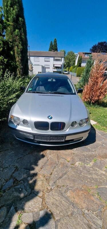 Silber Gebraucht 2001 BMW 316 Compact Kleinwagen | 500 € (Superpreis) - Bild 1/4